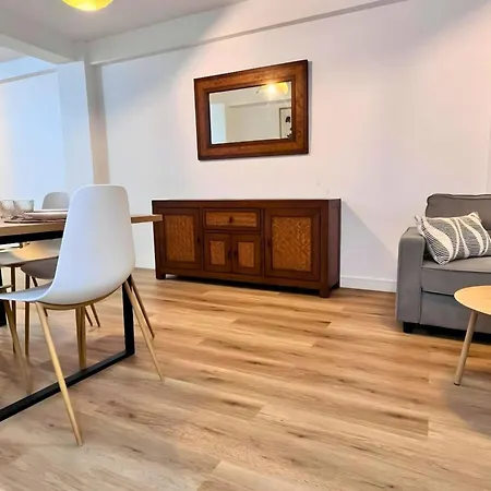 아파트 Spacious 3 Bedroom Renovated 500 M From The Beaches